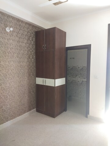 Furnished Amenities in 2 BHK Builder Floor at Dlf Ankur Vihar – for Sale
