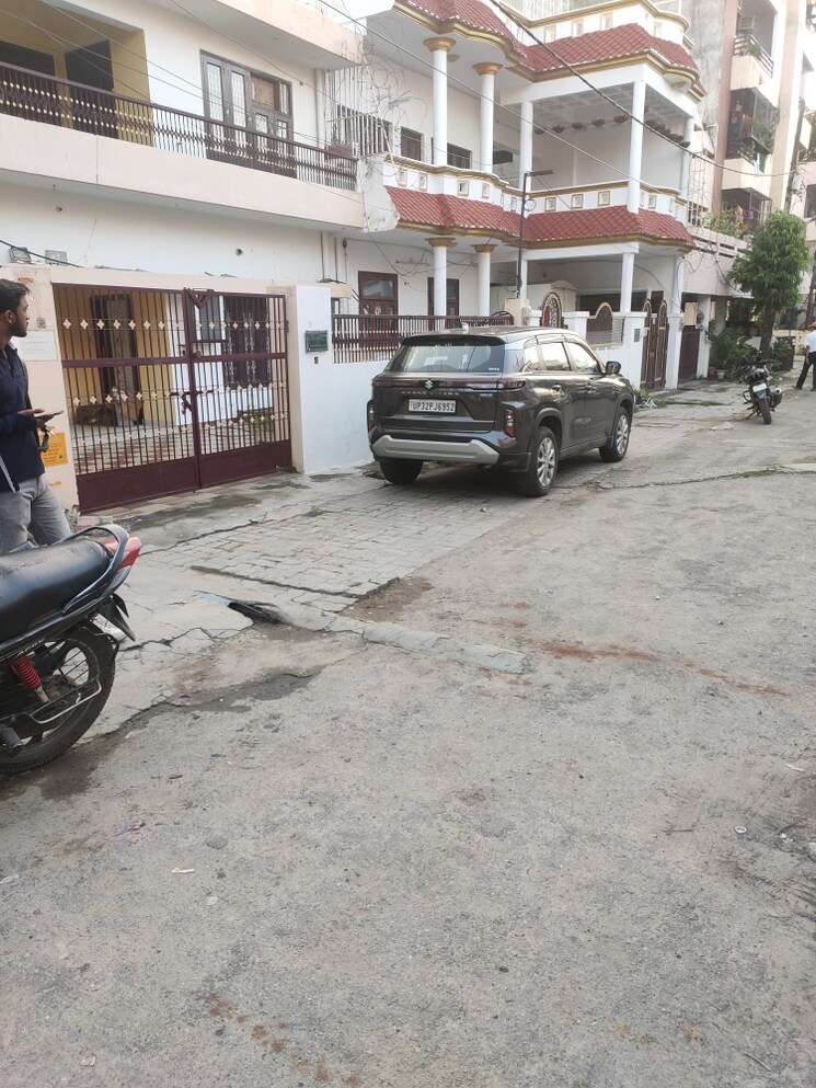  Parking, aliganj 6+ Bedroom 2105 Sq.Ft. Independent House In Aliganj Lucknow 7642290