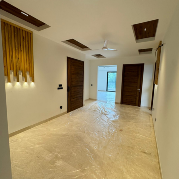 Room in 4 BHK Builder Floor at Sector 63a – for Sale