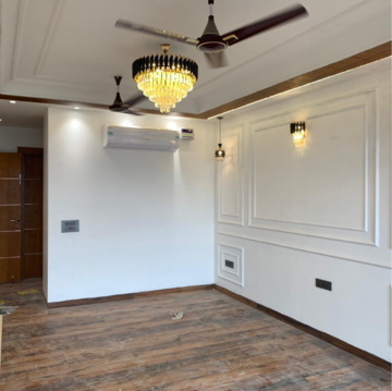 Room in 4 BHK Builder Floor at Sector 63a – for Sale