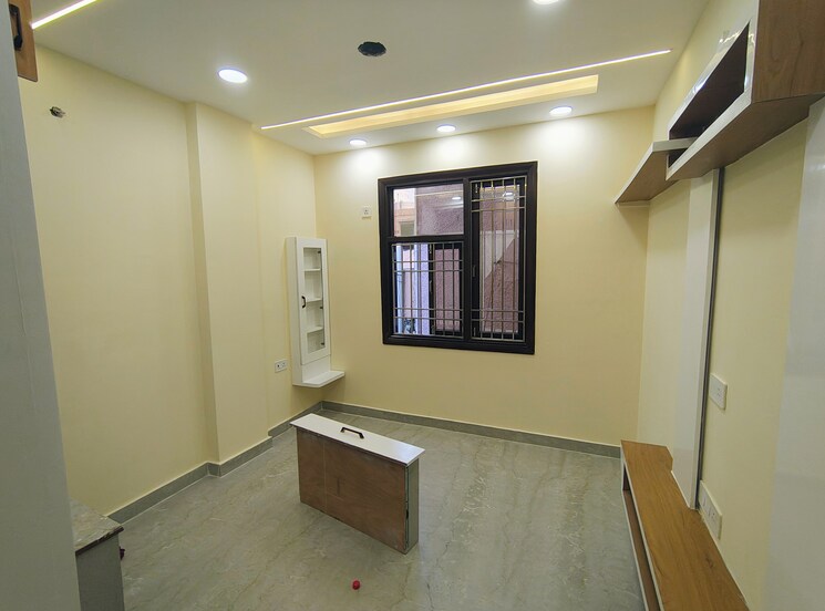 Room, rohini sector 16 2 Bedroom 750 Sq.Ft. Builder Floor In Rohini Sector 16 Delhi 7642657