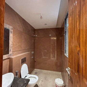 Furnished Amenities in 4 BHK Builder Floor at Chattarpur – for Sale