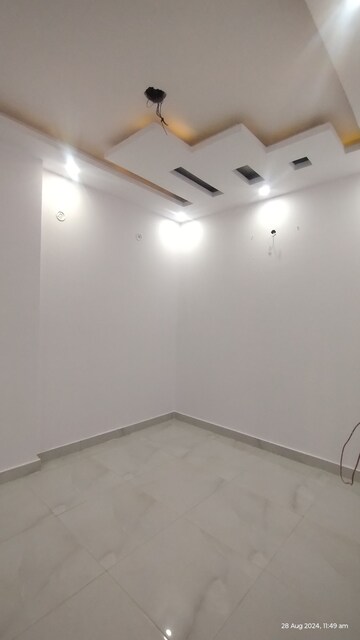 Furnished Amenities in 3 BHK Builder Floor at Uttam Nagar – for Sale