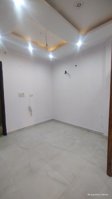 Room in 3 BHK Builder Floor at Uttam Nagar – for Sale