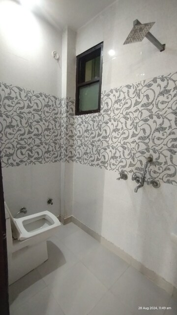 Furnished Amenities in 3 BHK Builder Floor at Uttam Nagar – for Sale