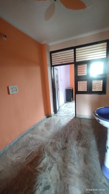 Furnished Amenities in 2 BHK Builder Floor at Uttam Nagar – for Sale