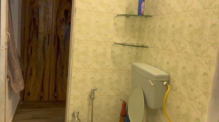 Bathroom, navyug-mansion 2 Bedroom 900 Sq.Ft. Apartment In Grant Road Mumbai 7642988