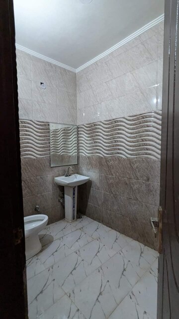 Bathroom in 3 BHK Builder Floor at Green Fields Colony – for Sale