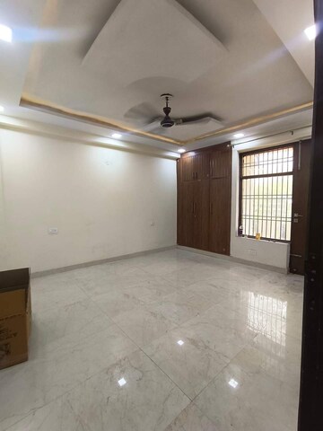 Room in 3 BHK Builder Floor at Sainik Colony – for Sale