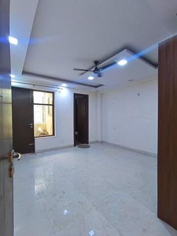Room in 3 BHK Builder Floor at Sainik Colony – for Sale