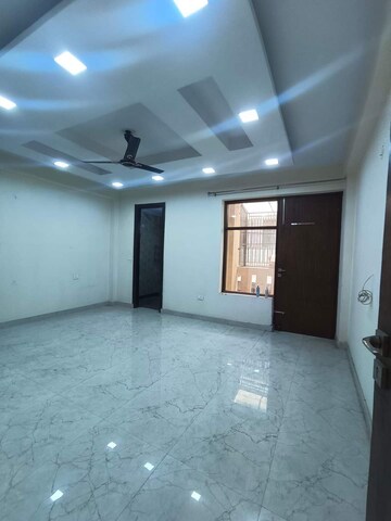 Room in 3 BHK Builder Floor at Sainik Colony – for Sale