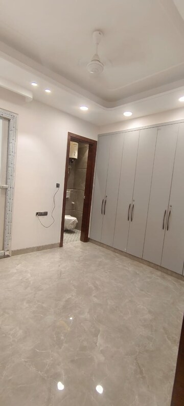Room in 3 BHK Builder Floor at Chittaranjan Park – for Sale