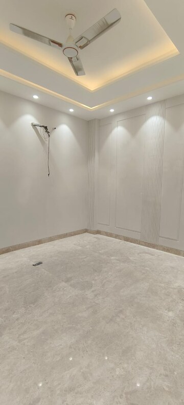 Room in 3 BHK Builder Floor at Chittaranjan Park – for Sale