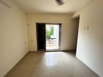 Room in 3 BHK Apartment at L And T Seawoods Residences, Seawoods – for Sale
