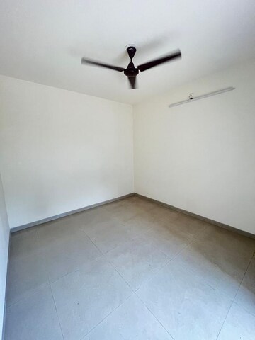 Room in 3 BHK Apartment at L And T Seawoods Residences, Seawoods – for Sale