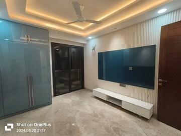 Living Room in 3 BHK Builder Floor at DLF Royale Residences, Dlf Phase I – for Sale