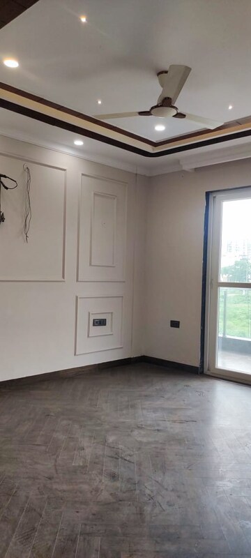 Room in 3 BHK Builder Floor at BPTP Parkland, Sector 75 – for Sale