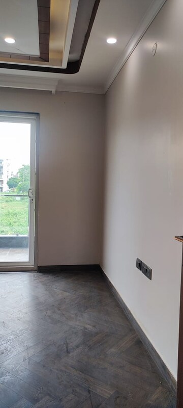 Room in 3 BHK Builder Floor at BPTP Parkland Pride, Sector 77 – for Sale