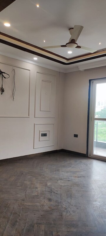 Room in 3 BHK Builder Floor at BPTP Parkland Pride, Sector 77 – for Sale
