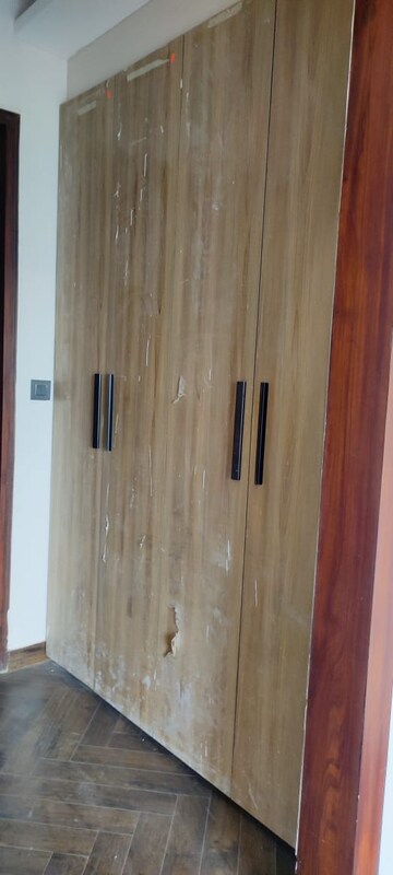 Furnished Amenities in 3 BHK Builder Floor at BPTP Park Central, Sector 85 – for Sale