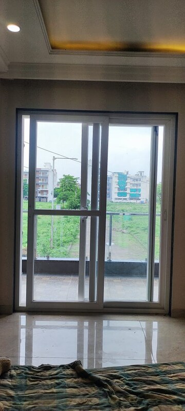 Room in 3 BHK Builder Floor at BPTP Park Central, Sector 85 – for Sale