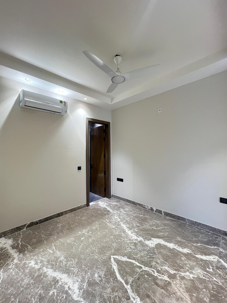 Room, sector 49 4 Bedroom 270 Sq.Yd. Builder Floor In Sector 49 Gurgaon 7644529