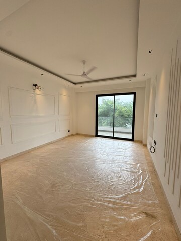 Room in 4 BHK Builder Floor at Anant Raj Estate Plots, Sector 63a – for Sale