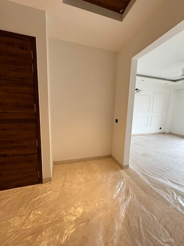 Room in 4 BHK Builder Floor at Anant Raj Estate Plots, Sector 63a – for Sale