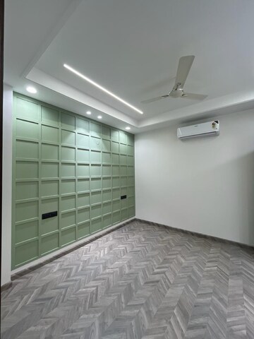 Room in 4 BHK Builder Floor at Anant Raj Estate Plots, Sector 63a – for Sale
