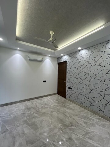 Room in 4 BHK Builder Floor at Anant Raj Estate Plots, Sector 63a – for Sale