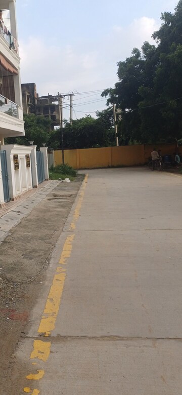 Parking in 3.5 BHK Builder Floor at Fidato Honour Homes, Sector 89 – for Sale
