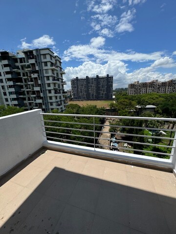 Balcony in 1.5 BHK Apartment at Lunkad Daffodils, Viman Nagar – for Sale