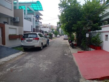 Parking in 6 BHK Villa at Vishesh Khand, Gomti Nagar – for Sale