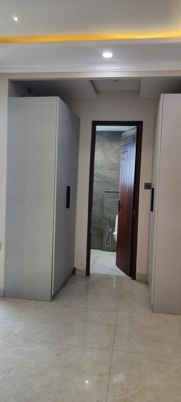 Building Lobby in 3 BHK Builder Floor at BPTP Parkland, Sector 75 – for Sale