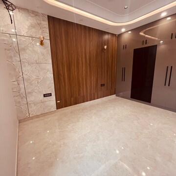 Room in 4 BHK Builder Floor at Sushant Lok 3, Sector 57 – for Sale