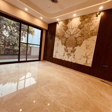 Room in 4 BHK Builder Floor at Sushant Lok 3, Sector 57 – for Sale