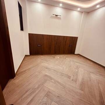 Bedroom in 4 BHK Builder Floor at Ansal API Esencia, Sector 67 – for Sale