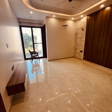Room in 4 BHK Builder Floor at Ansal API Esencia, Sector 67 – for Sale