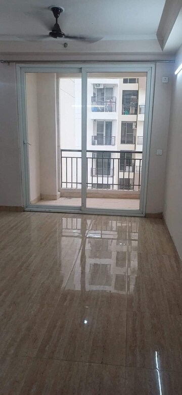 Room in 2 BHK Apartment at Amrapali Golf Homes, Sector 4, Greater Noida – for Sale