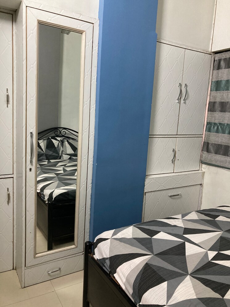 Room, laxmi-plaza 1 Bedroom 585 Sq.Ft. Apartment In Patlipada Thane 7648095