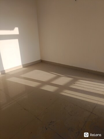 Room in 2 BHK Apartment at Conscient Habitat 78, Sector 78 – for Sale