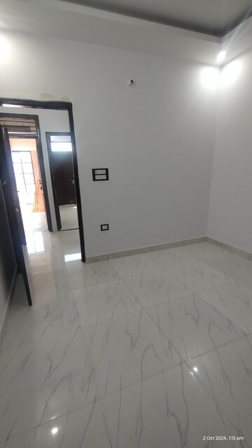 Furnished Amenities in 2 BHK Builder Floor at Uttam Nagar – for Sale