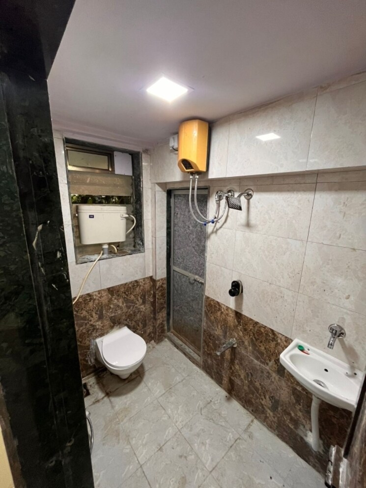 Bathroom, west-view-vile-parle-west 1 Bedroom 300 Sq.Ft. Apartment In Vile Parle West Mumbai 7648846