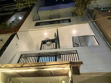 Furnished Amenities in 2 BHK Builder Floor at Ashok Nagar – for Sale