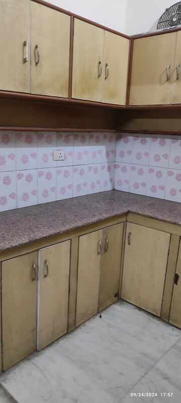 रेसिडेंशियल घर वर्ग फुट फॉर रेंट इन वसंत विहार देहरादून  7649721