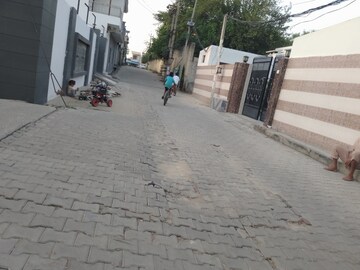 Parking in 3 BHK Independent House at LudhianA-Chandigarh Hwy – for Sale