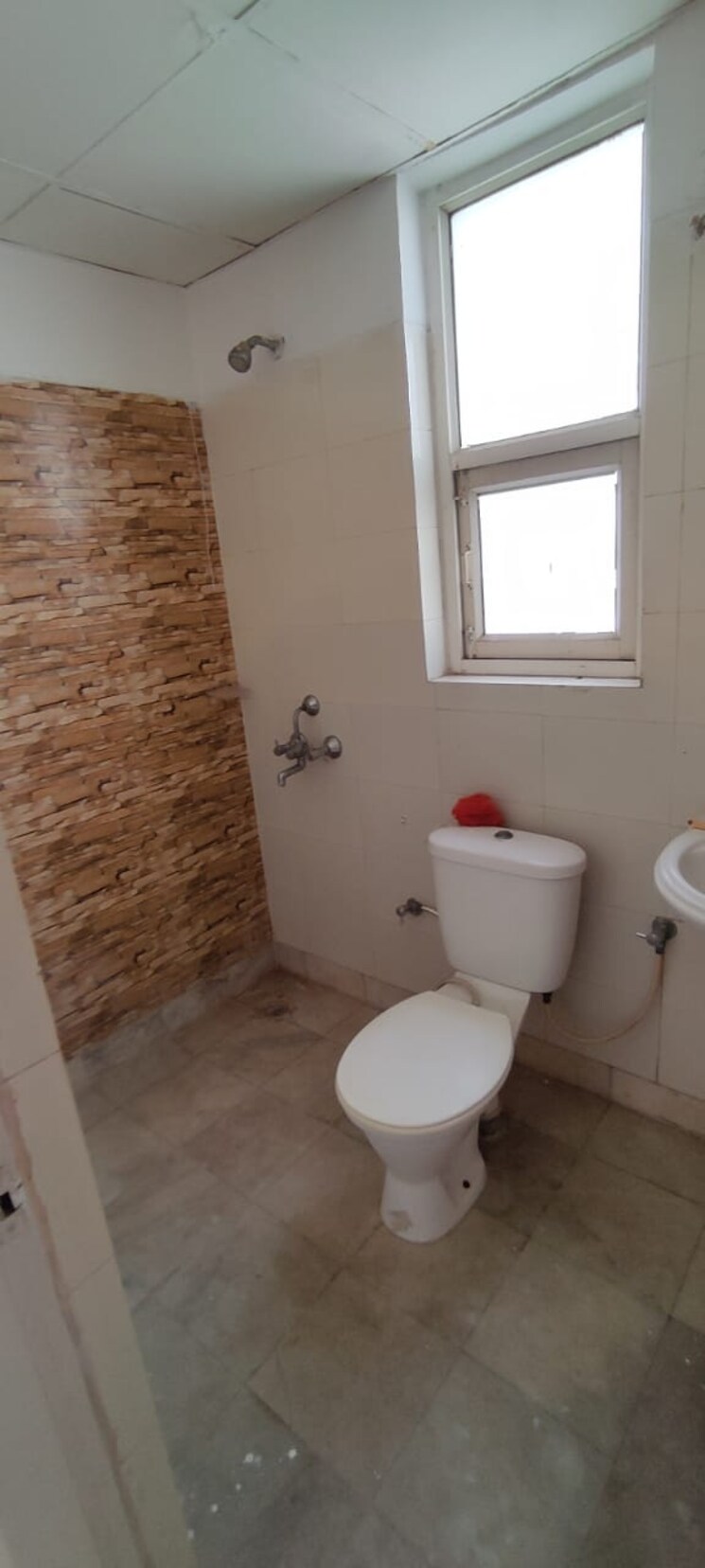 Bathroom, puri-vip-floors 3 Bedroom 2335 Sq.Ft. Apartment In Sector 81 Faridabad 7649874
