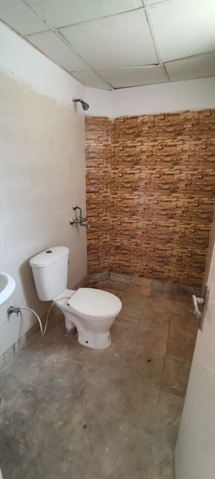 Bathroom, puri-vip-floors 3 Bedroom 2335 Sq.Ft. Apartment In Sector 81 Faridabad 7649874