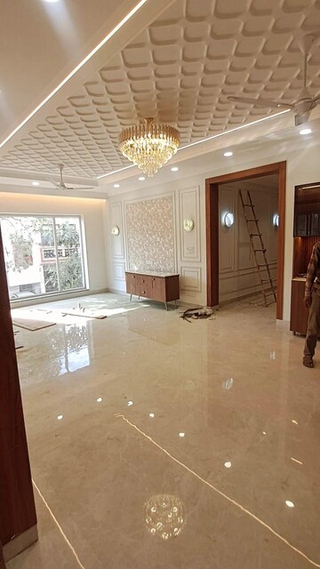 Room in 3 BHK Builder Floor at Sector 28 – for Sale