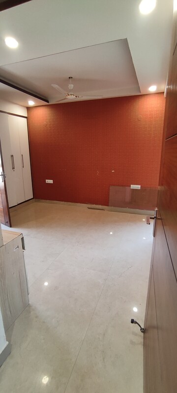 Room in 4 BHK Builder Floor at Puri Vip Floors, Sector 81 – for Sale
